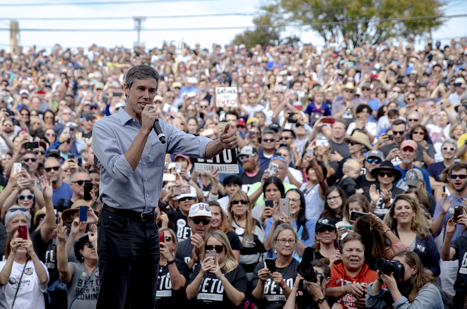 Beto O'Rourke, the 2018 Democratic candidate for U.S. Senate in Texas, gives the thumbs up to a large crowd of supporters.